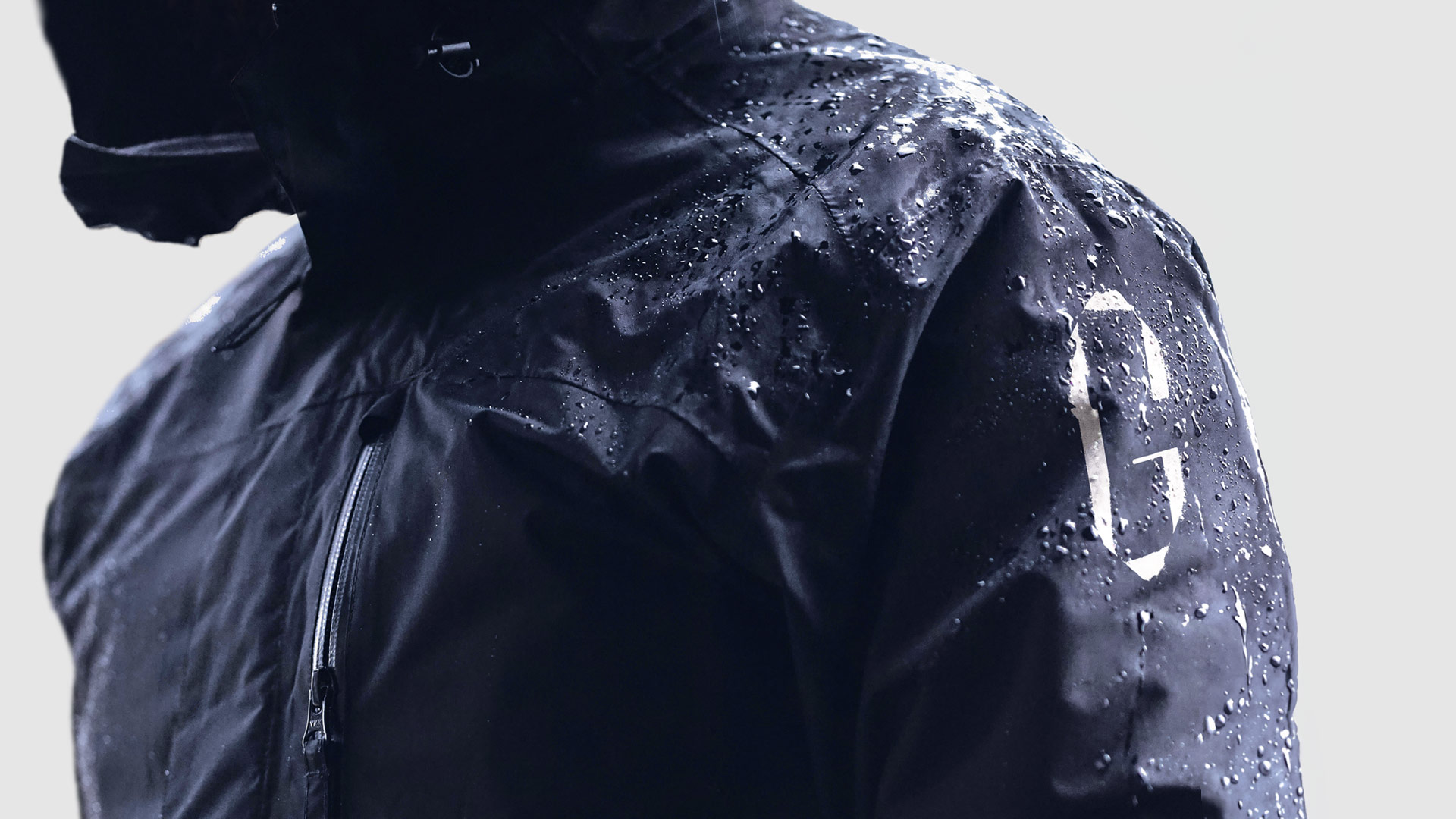 Detailaufnahme einer Windbreakers mit Logo von Gebhardt Ingenieure auf der Schulte