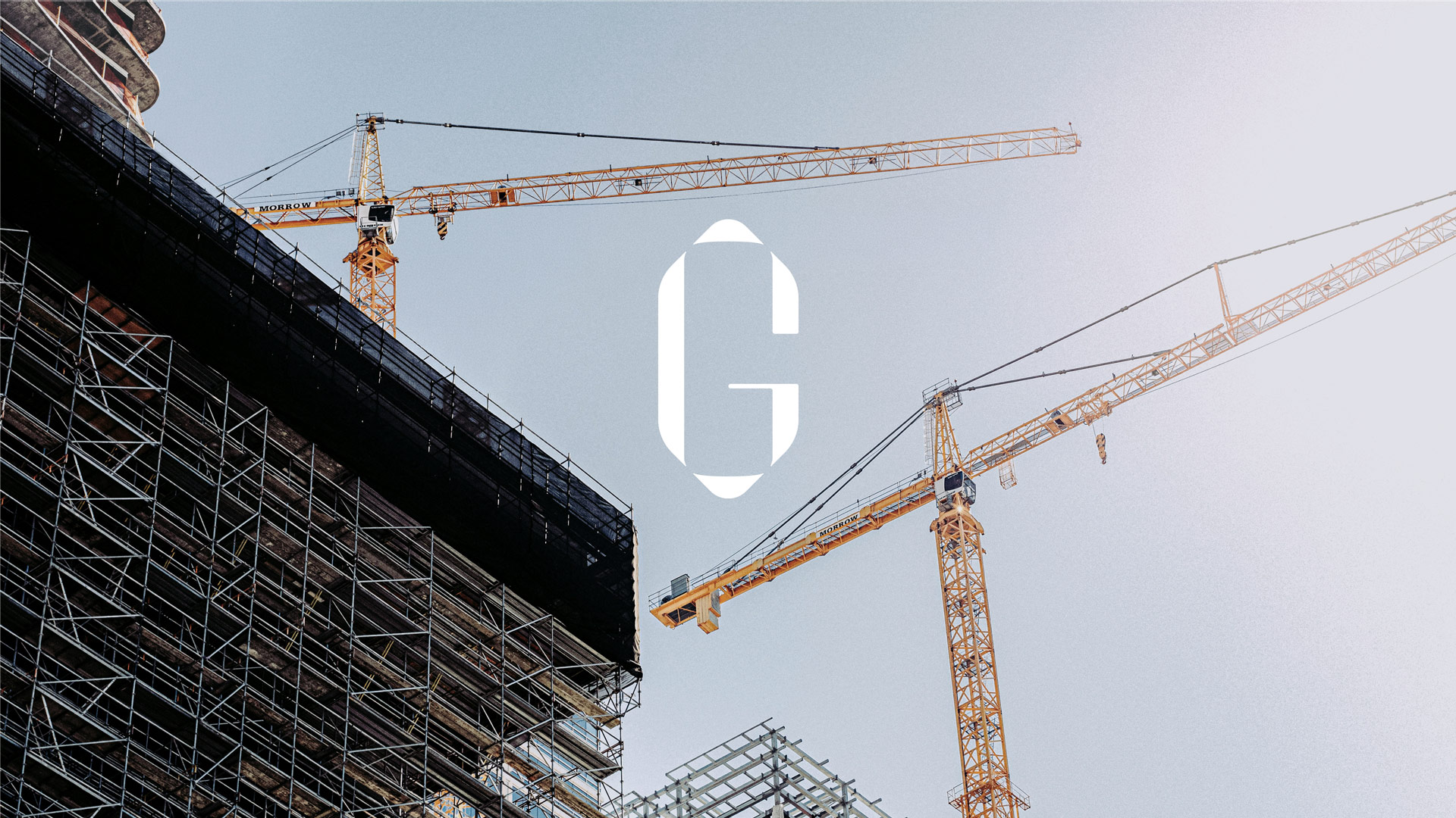 Das Logo von Gebhardt Ingenieure als Overlay auf einem Fotohintergrund einer Baustelle.
