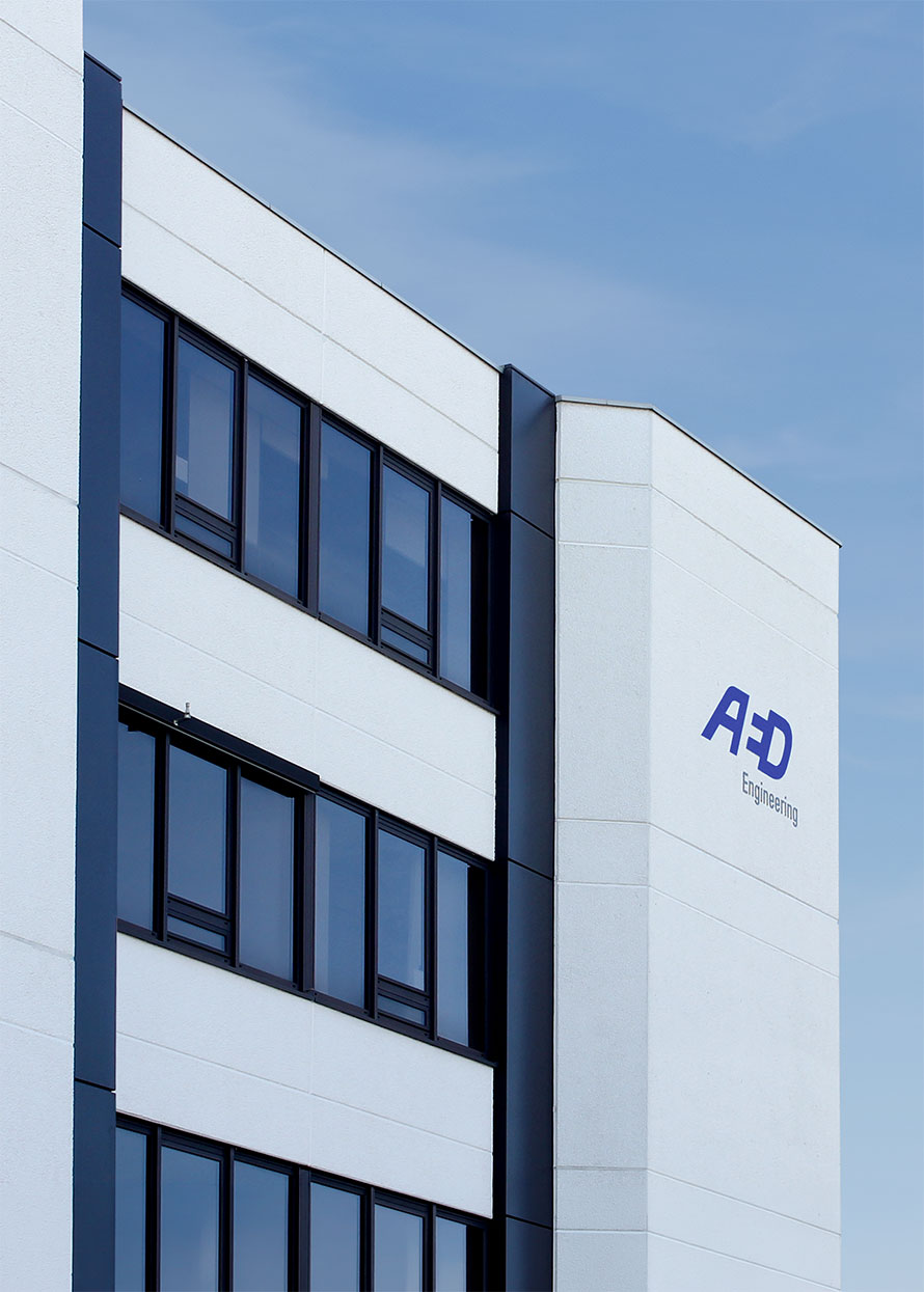 Logo als LED-Beschriftung an einer Gebäudefassade